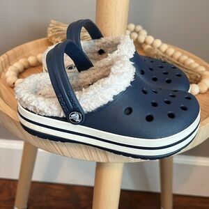 CROCS Kids Blue Slippers with White Fleece C8/C9